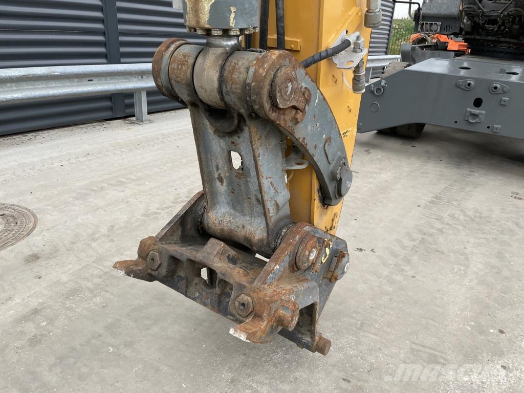 Liebherr LH 24 Rupsgraafmachines