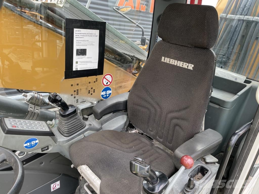 Liebherr LH 24 Rupsgraafmachines