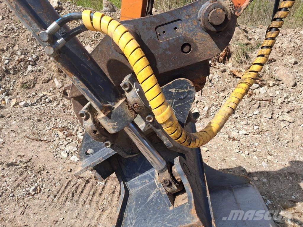 Hitachi ZX 130LCN-6 履带挖掘机