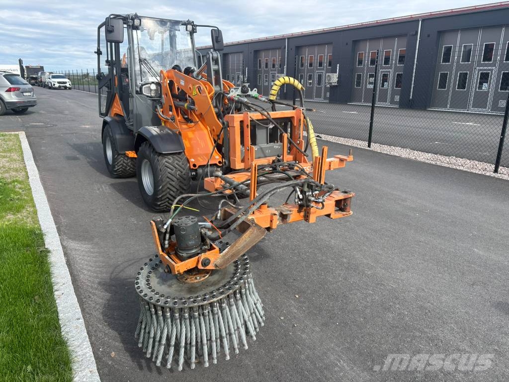 Nesbo Ogräsborste Penselborste UK 700 R / L SMS fäste La فرش