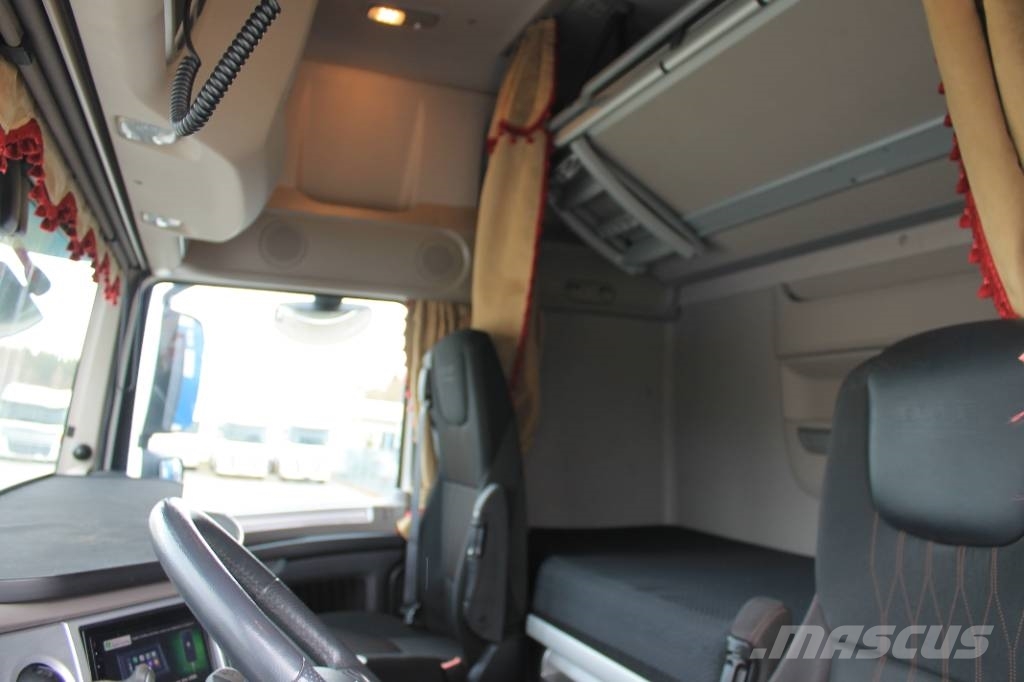 DAF XF 530 FTS 曳引機組件