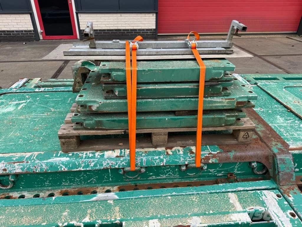 Goldhofer STZ-VL3-38/80A Low loader-semi-trailers