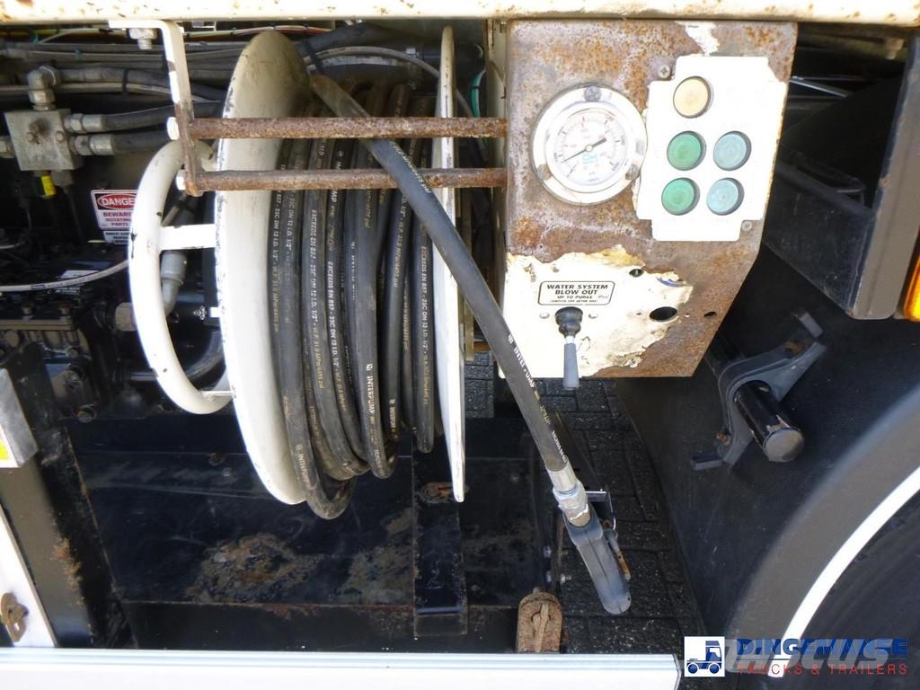 DAF LF 250 4x2 Whale vacuum tank 8 m3 콤비/진공 트럭