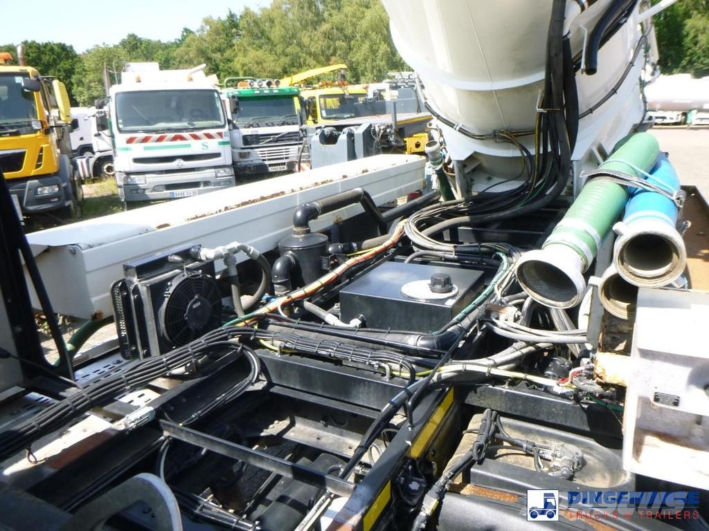 DAF LF 250 4x2 Whale vacuum tank 8 m3 콤비/진공 트럭