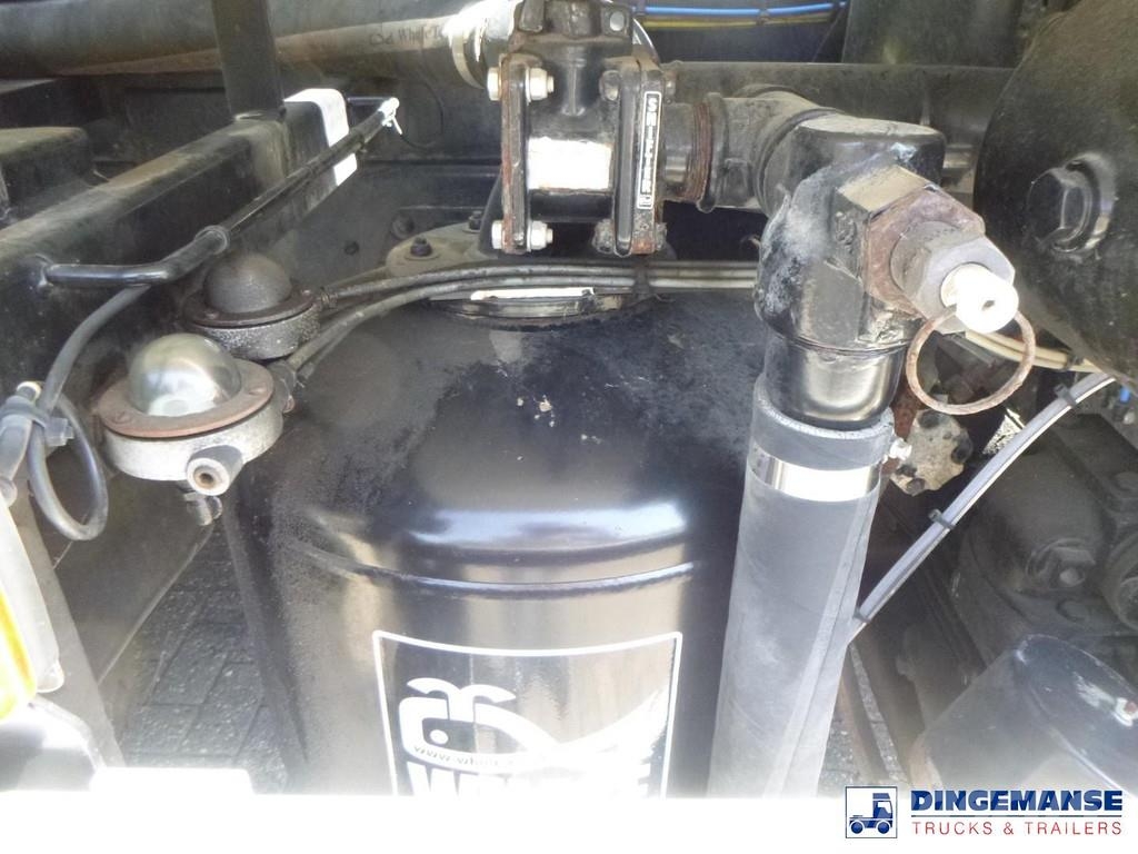 DAF LF 250 4x2 Whale vacuum tank 8 m3 콤비/진공 트럭