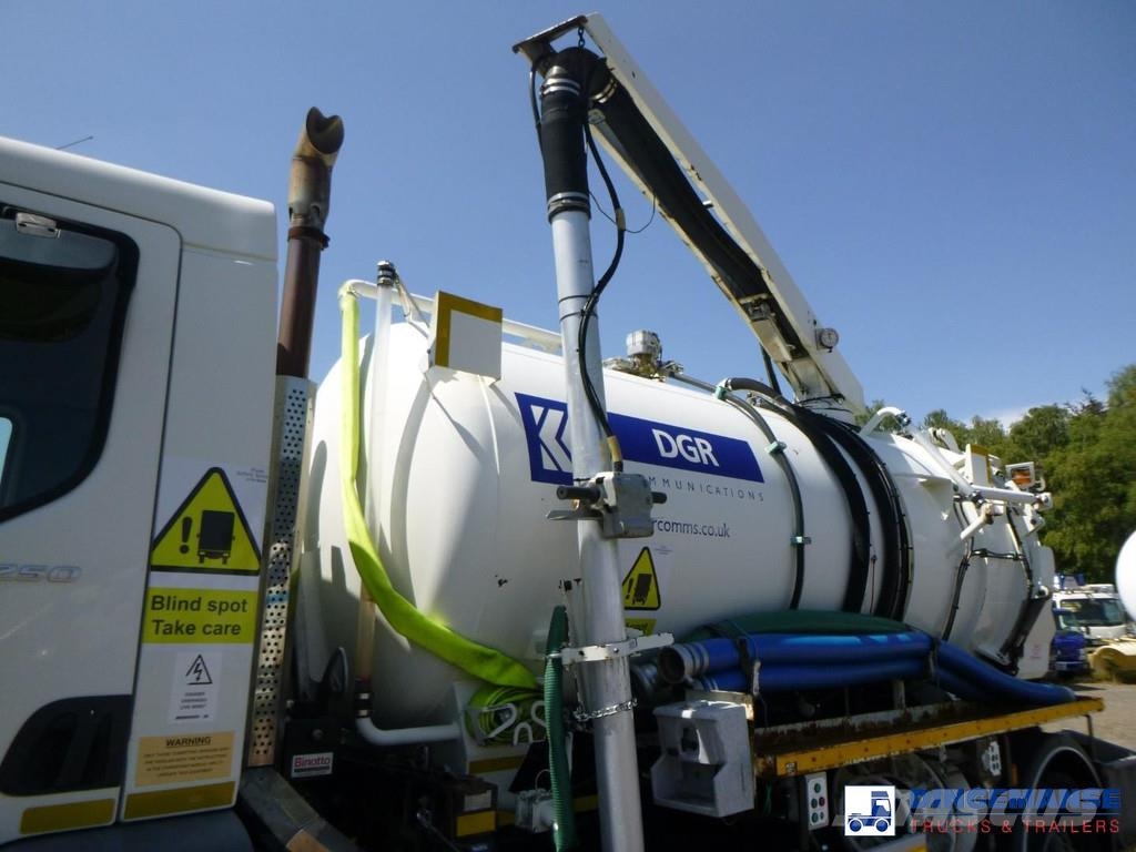 DAF LF 250 4x2 Whale vacuum tank 8 m3 콤비/진공 트럭