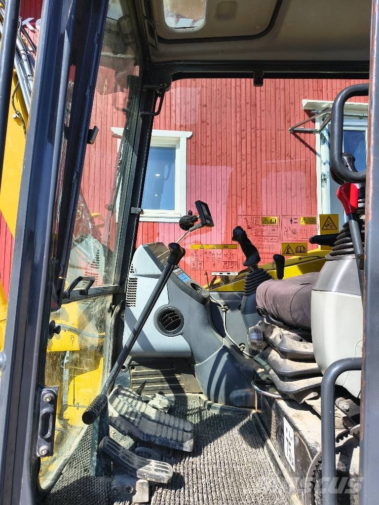 Komatsu PC 118 MR-8 حفارات زحافة