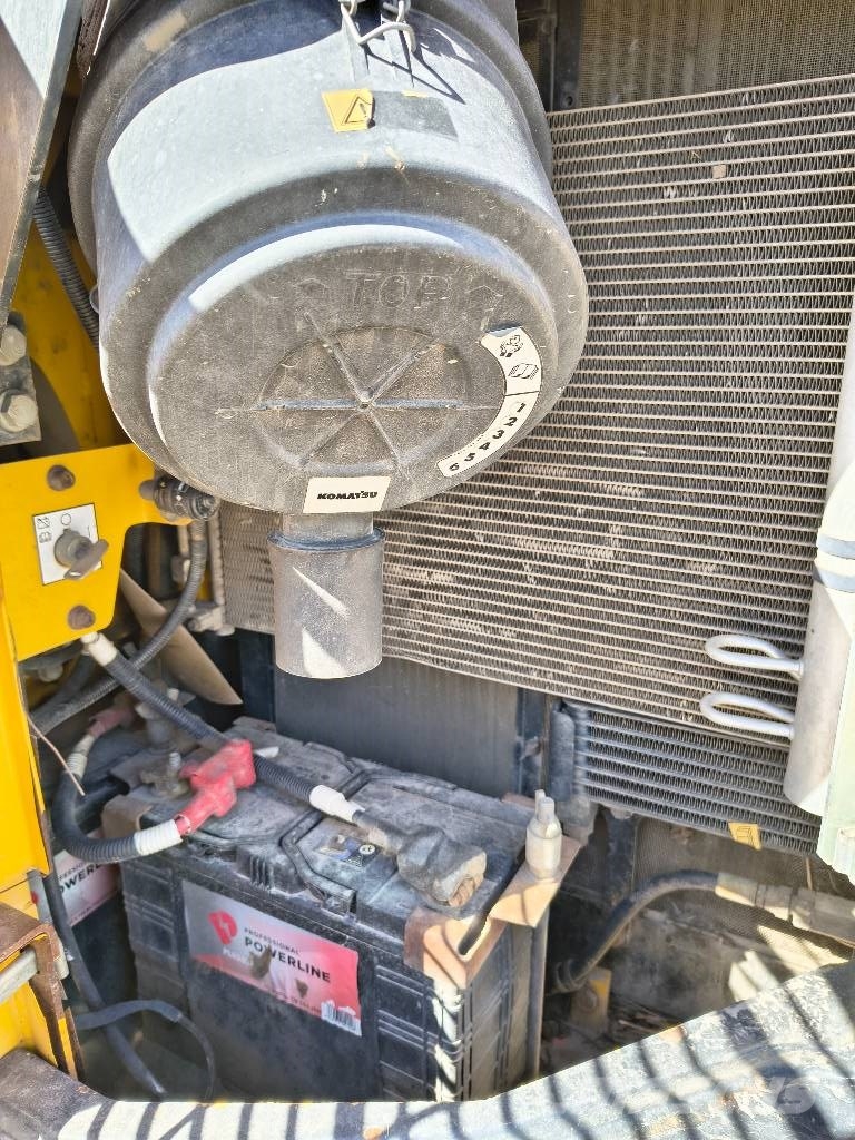 Komatsu PC 118 MR-8 حفارات زحافة