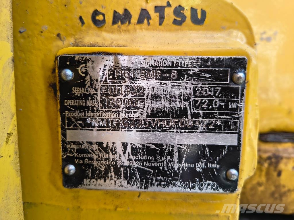 Komatsu PC 118 MR-8 حفارات زحافة