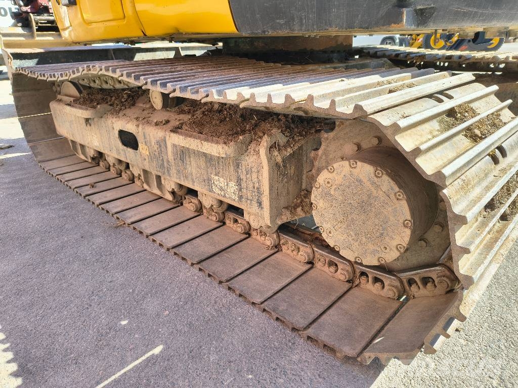 Komatsu PC 118 MR-8 حفارات زحافة