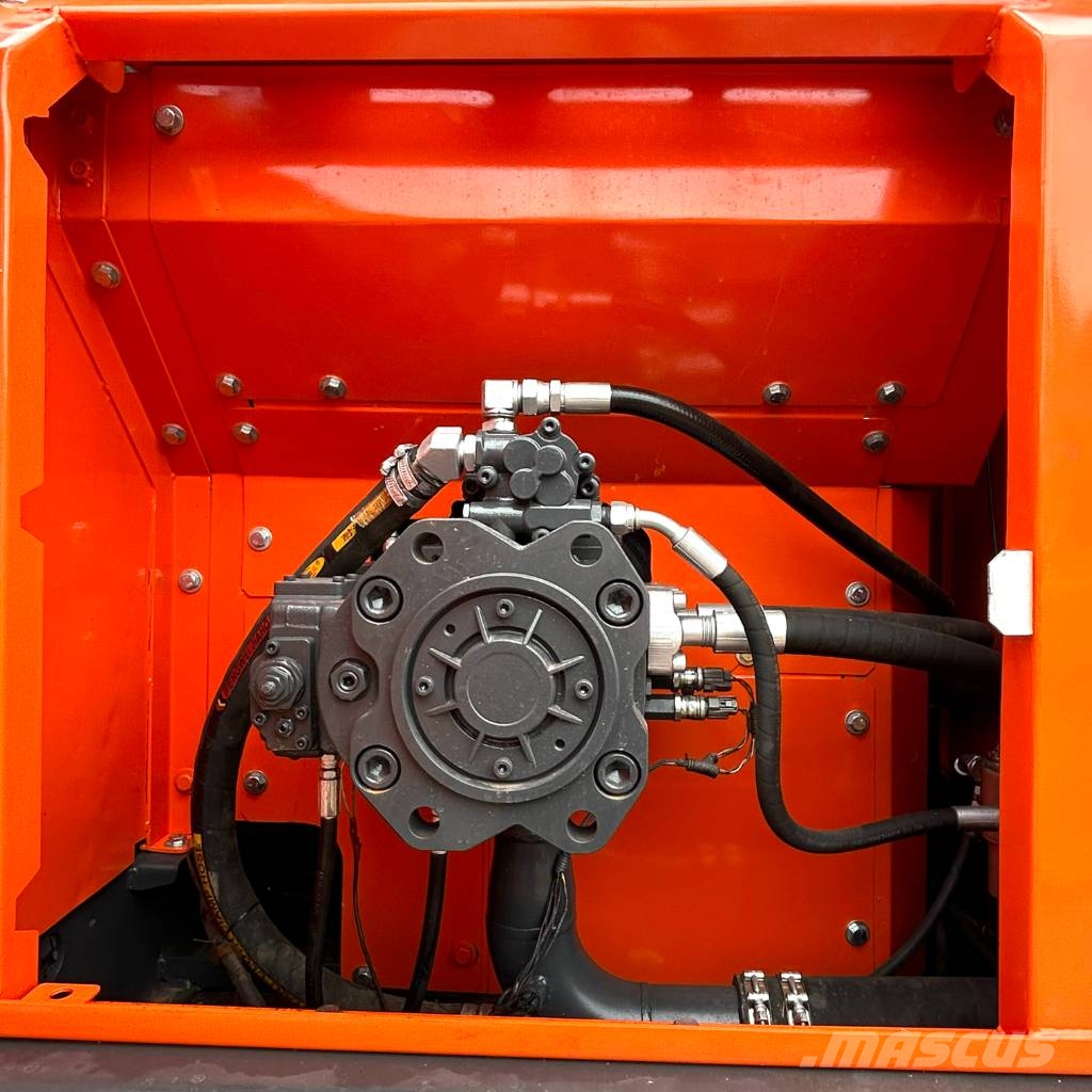 Doosan 300LC-9C Pásové rýpadlá