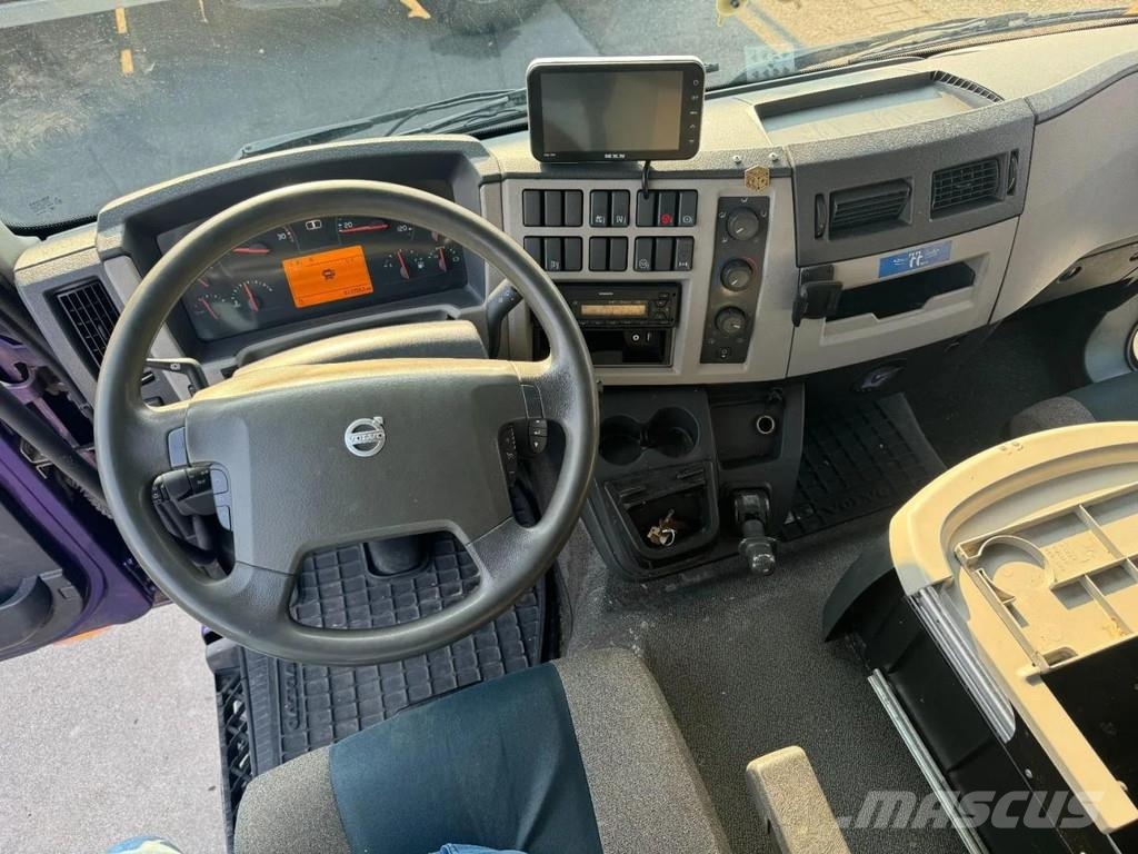 Volvo FL 250 4X2 EURO 6 BOX DHOLLANDIA 1500 KG Caminhões baú