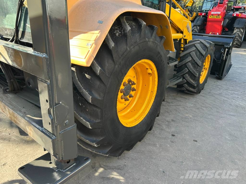 Fermec 860 Retrocargadoras
