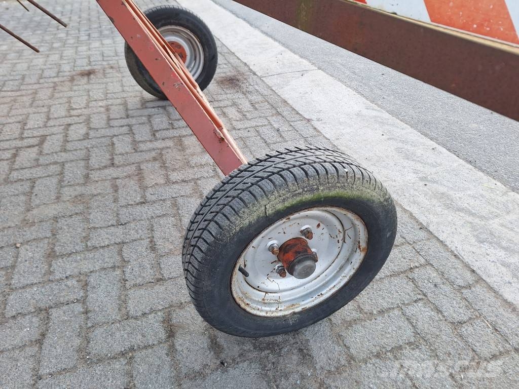 Kuhn GF 8501 T Okretači i sakupljači sena