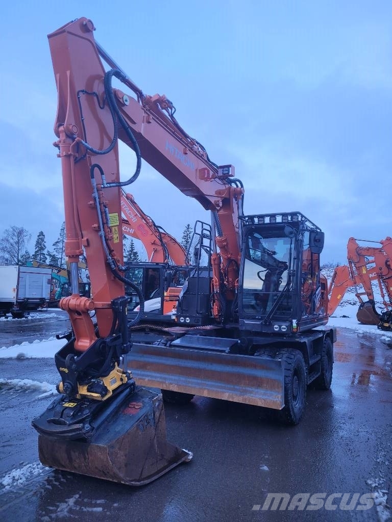 Hitachi ZX155W Pelle sur pneus