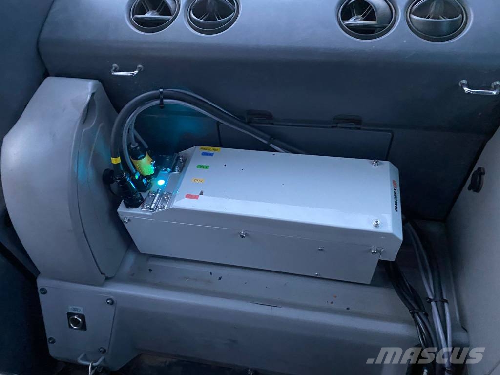 Komatsu PC 210 LC 大型油圧ショベル12t以上(パワーショベル・ユンボ)