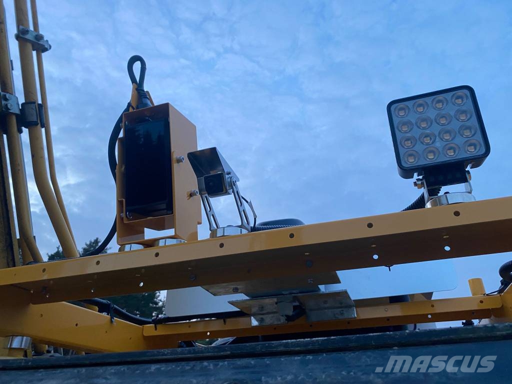 Komatsu PC 210 LC 大型油圧ショベル12t以上(パワーショベル・ユンボ)
