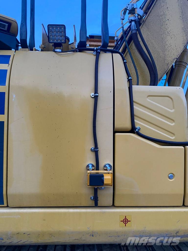 Komatsu PC 210 LC 大型油圧ショベル12t以上(パワーショベル・ユンボ)