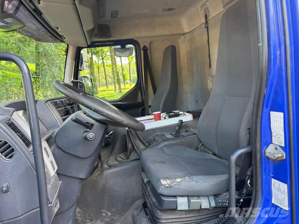Volvo FE 240 HIAB 111B-3 DUO machinetransporter + kraan All-Terrain-Krane