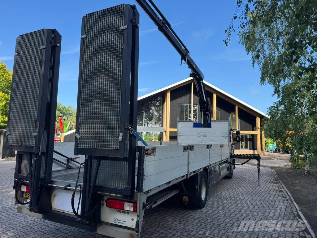 Volvo FE 240 HIAB 111B-3 DUO machinetransporter + kraan All-Terrain-Krane