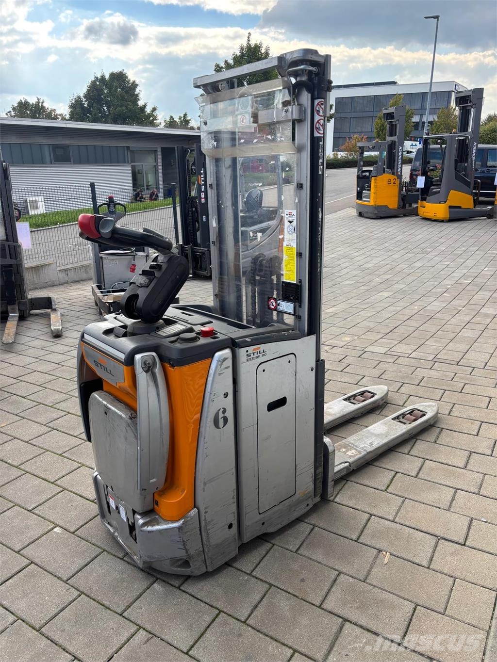 Still EXD-SF20 Stand-in stackers