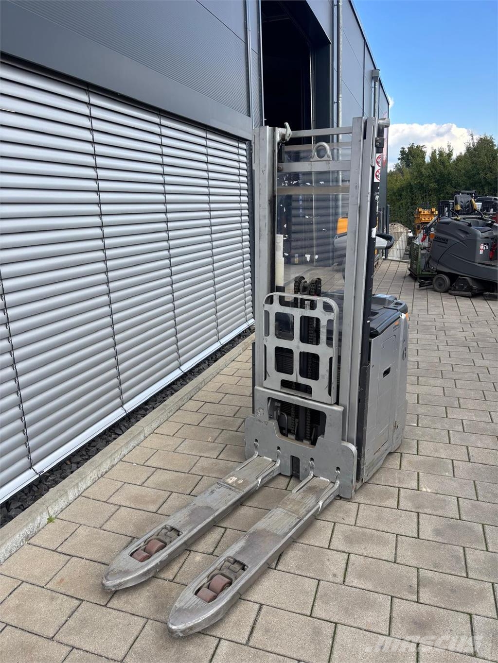 Still EXD-SF20 Stand-in stackers