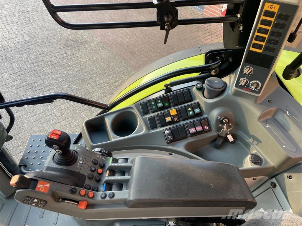 CLAAS Arion 550 CMATIC 트랙터