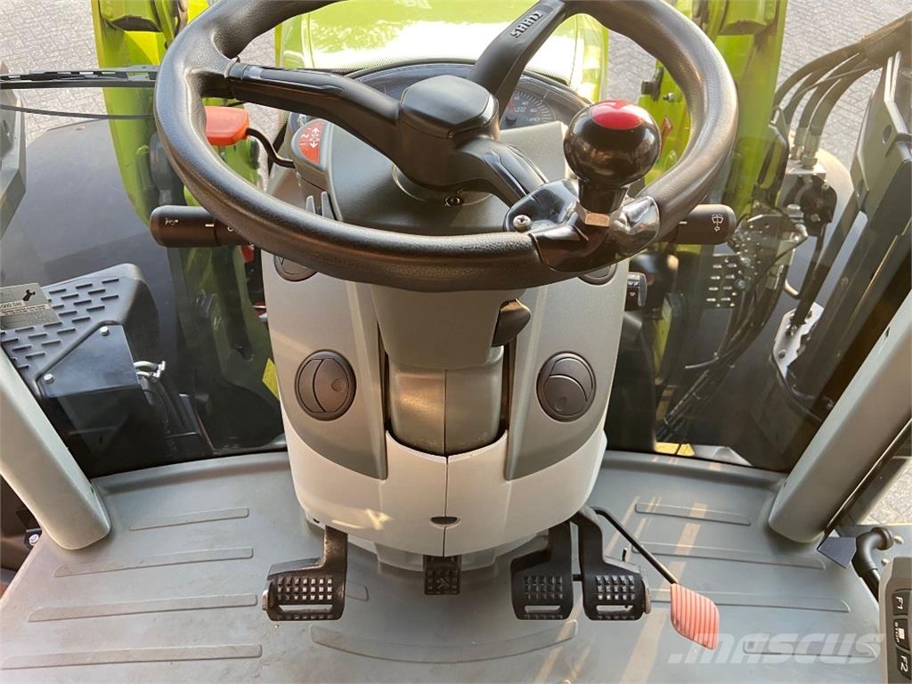 CLAAS Arion 550 CMATIC 트랙터
