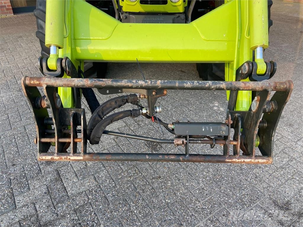 CLAAS Arion 550 CMATIC 트랙터