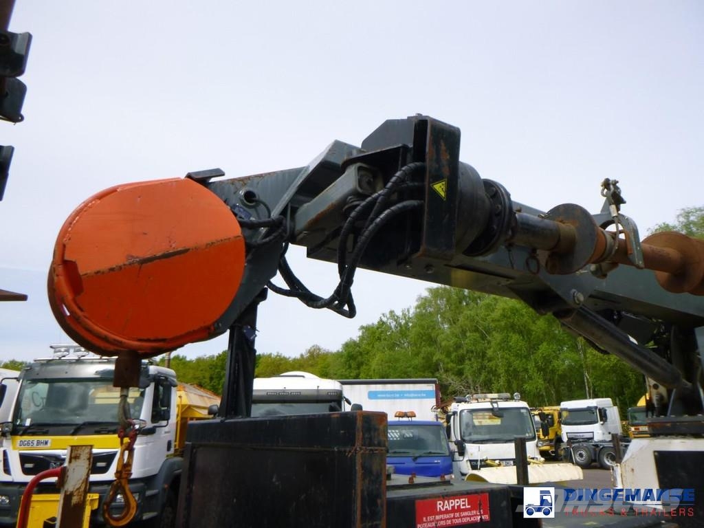 Renault D 240 DTI 4x2 + Risa G2T drilling installation Overfladeboreudstyr / Borerigge