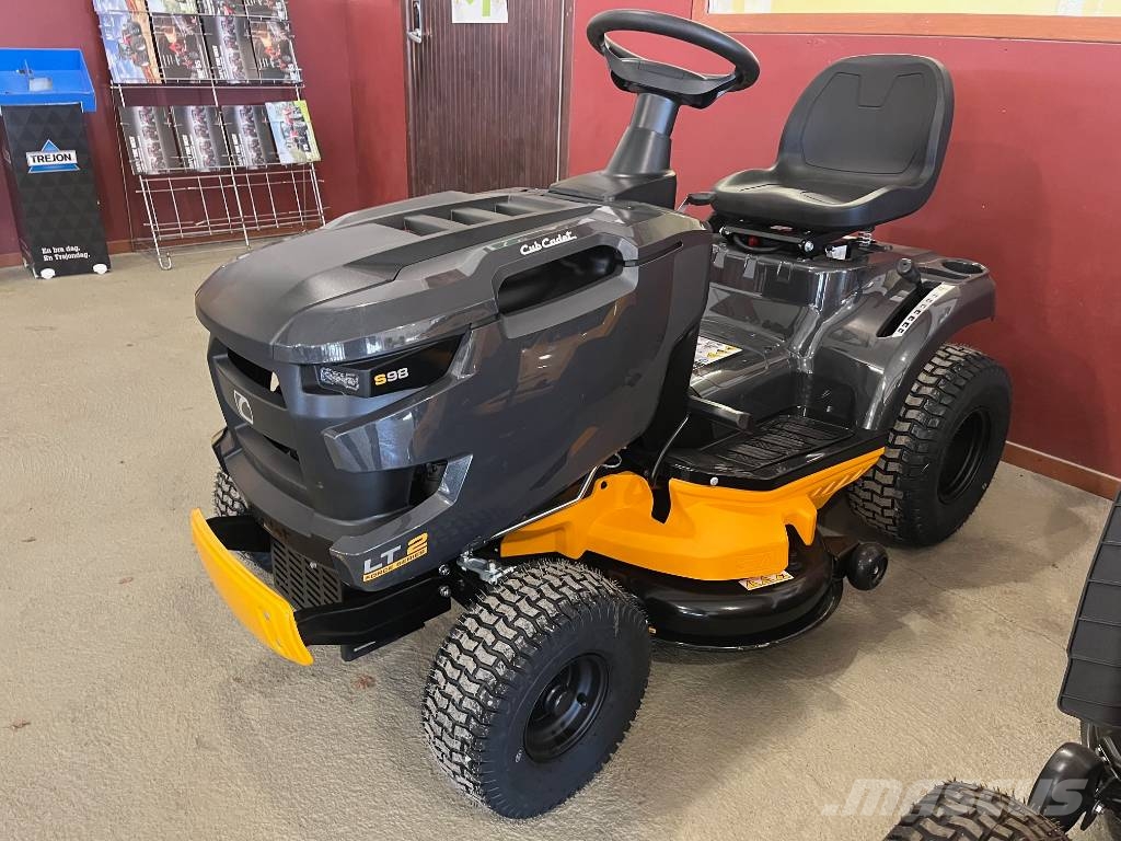 Cub Cadet Åkgräsklippare, ratt och spakstyrda جزازات