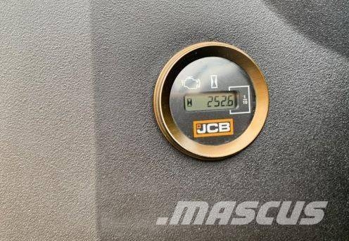 JCB 15 C-1 حفارات صغيرة أقل من 7 طن (حفارات صغيرة)