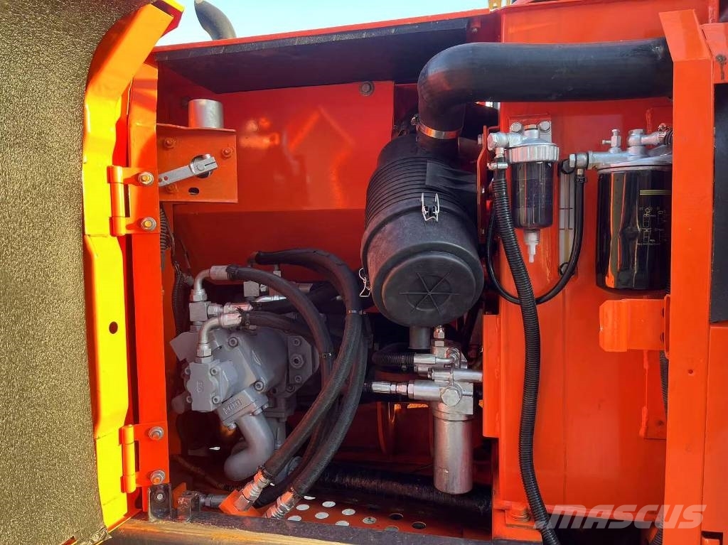 Hitachi ZX70 Гусеничні екскаватори