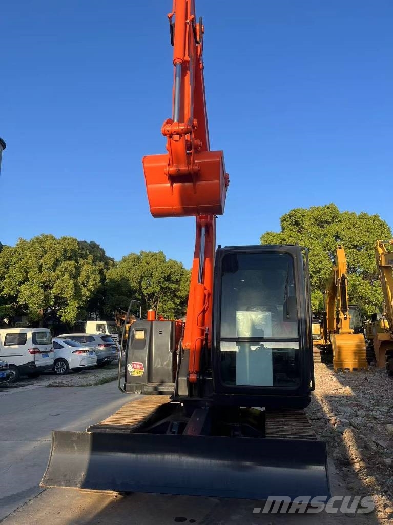 Hitachi ZX70 Гусеничні екскаватори