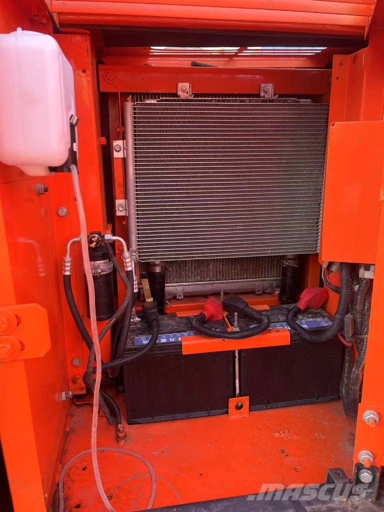 Hitachi ZX70 Гусеничні екскаватори