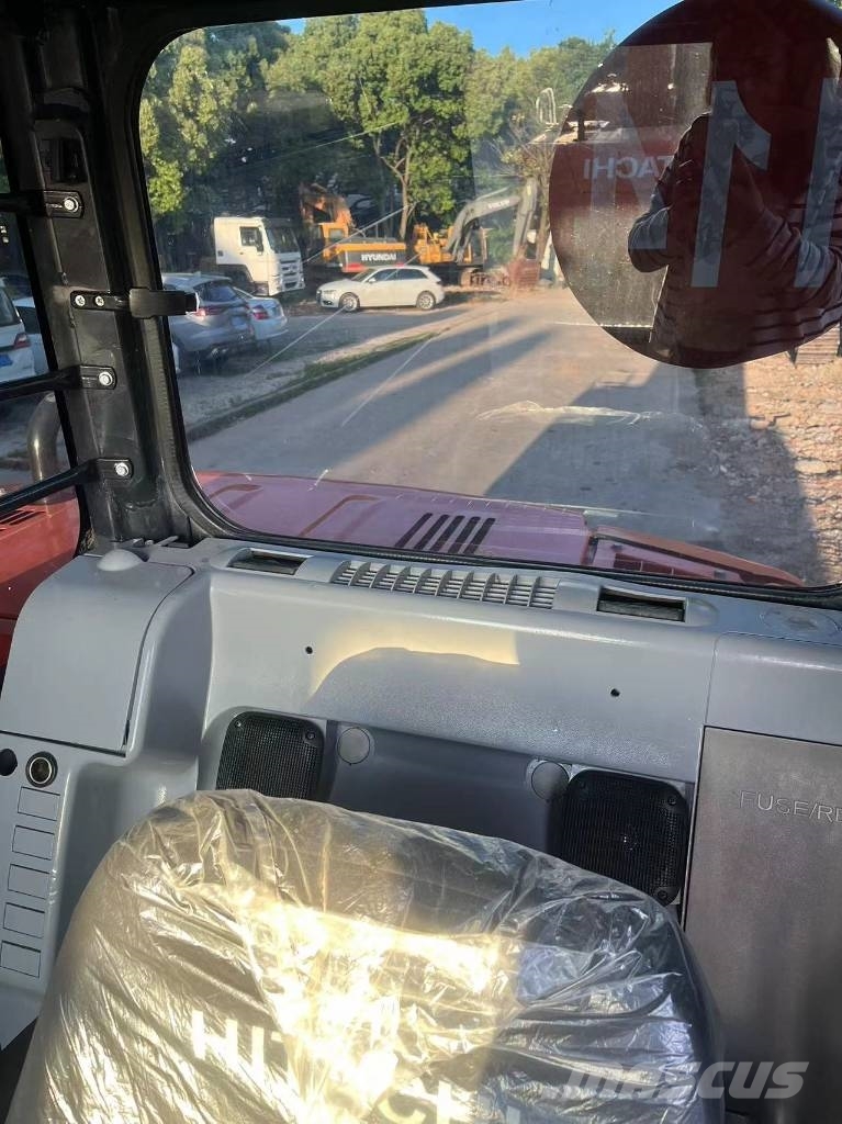 Hitachi ZX70 Гусеничні екскаватори