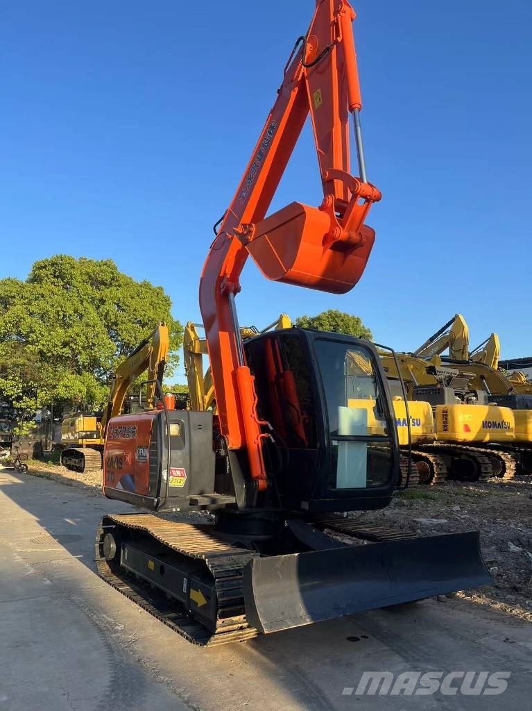 Hitachi ZX70 Гусеничні екскаватори