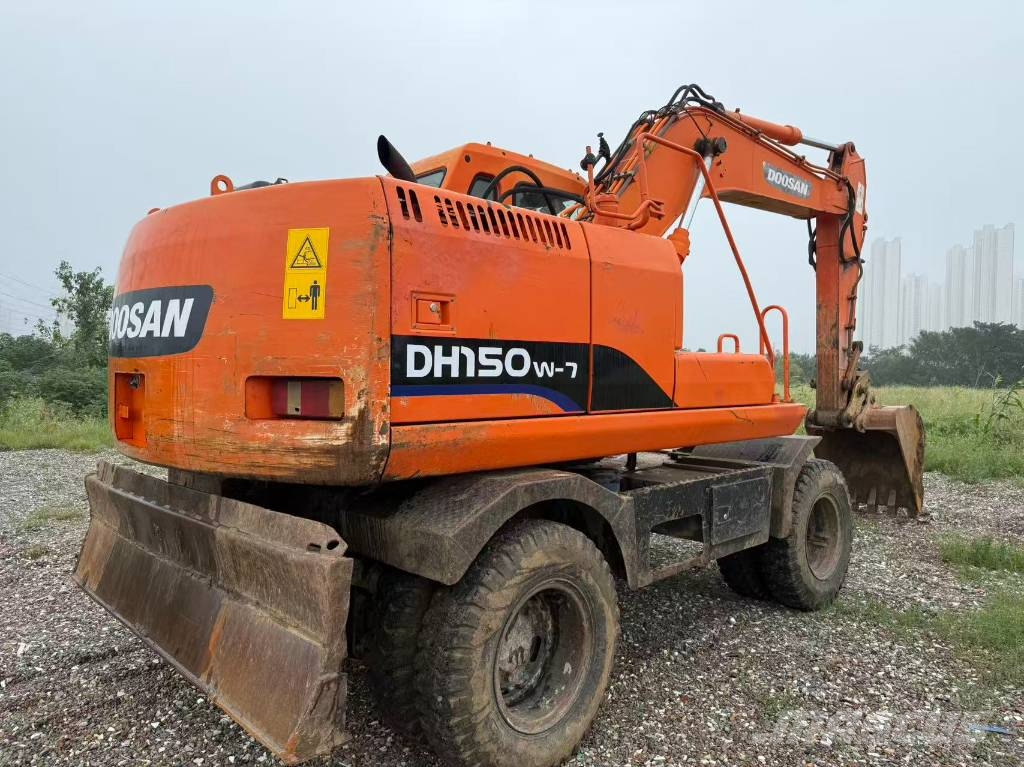 Doosan DH 150 W-7 Ekskavatori uz riteņiem