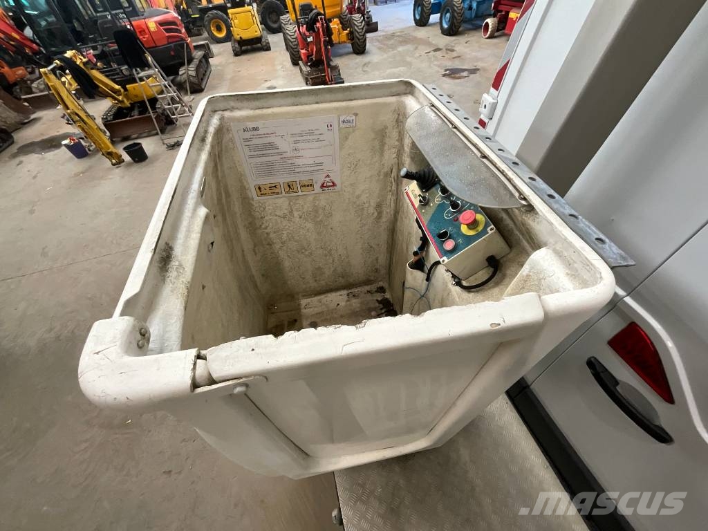 Renault Master + KLUBB K32 Piattaforme autocarrate