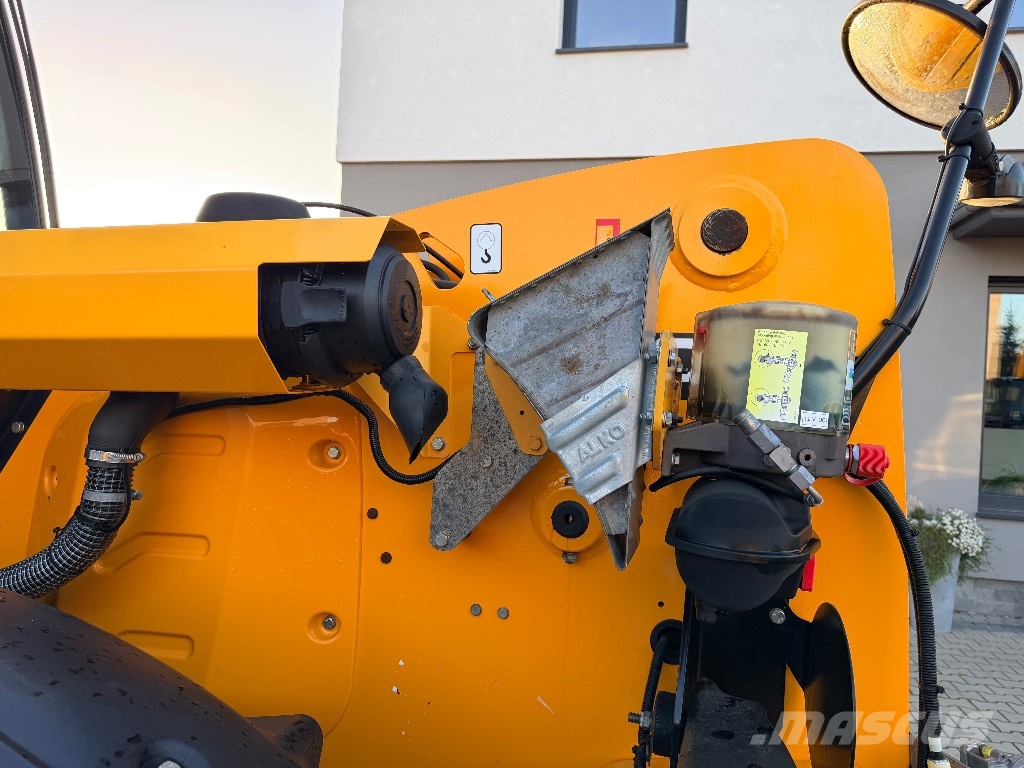 JCB 560-80 AGRI SUPER Телескопические погрузчики