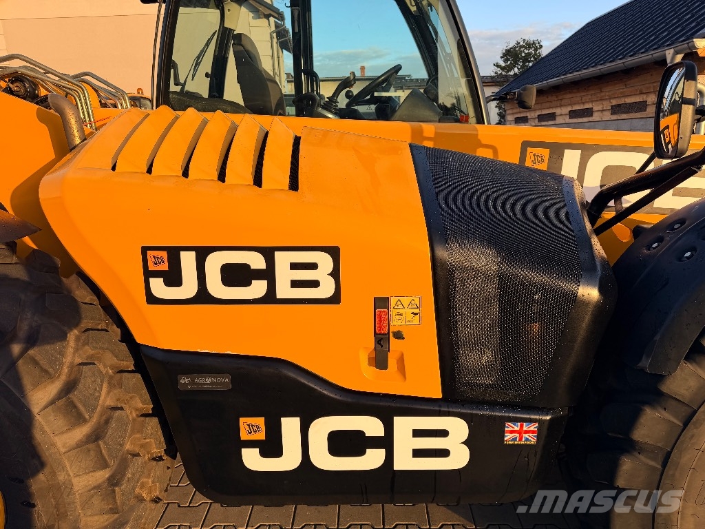 JCB 560-80 AGRI SUPER Телескопические погрузчики