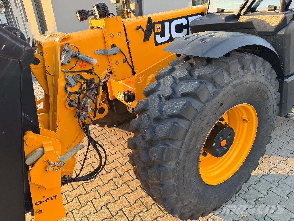 JCB 560-80 AGRI SUPER Телескопические погрузчики