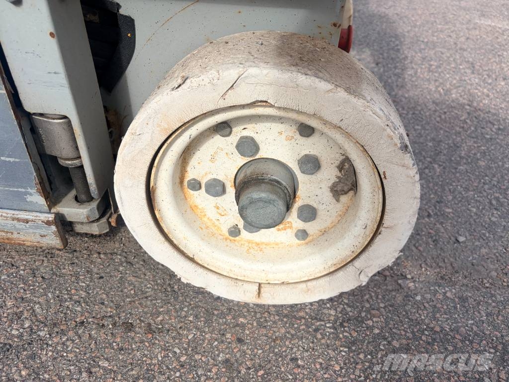 SkyJack SJ III 3219 Ножични работни платформи