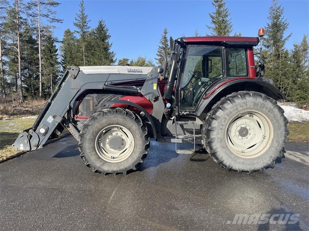Valtra T173 Hitech Tractoare