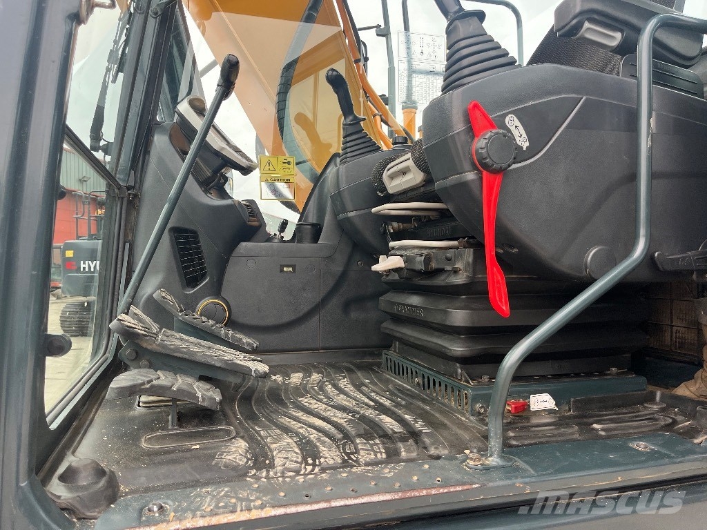 Hyundai HX160L Crawler excavators