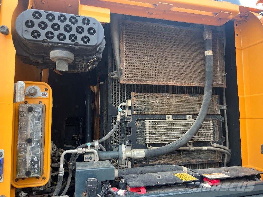 Hyundai HX160L Crawler excavators
