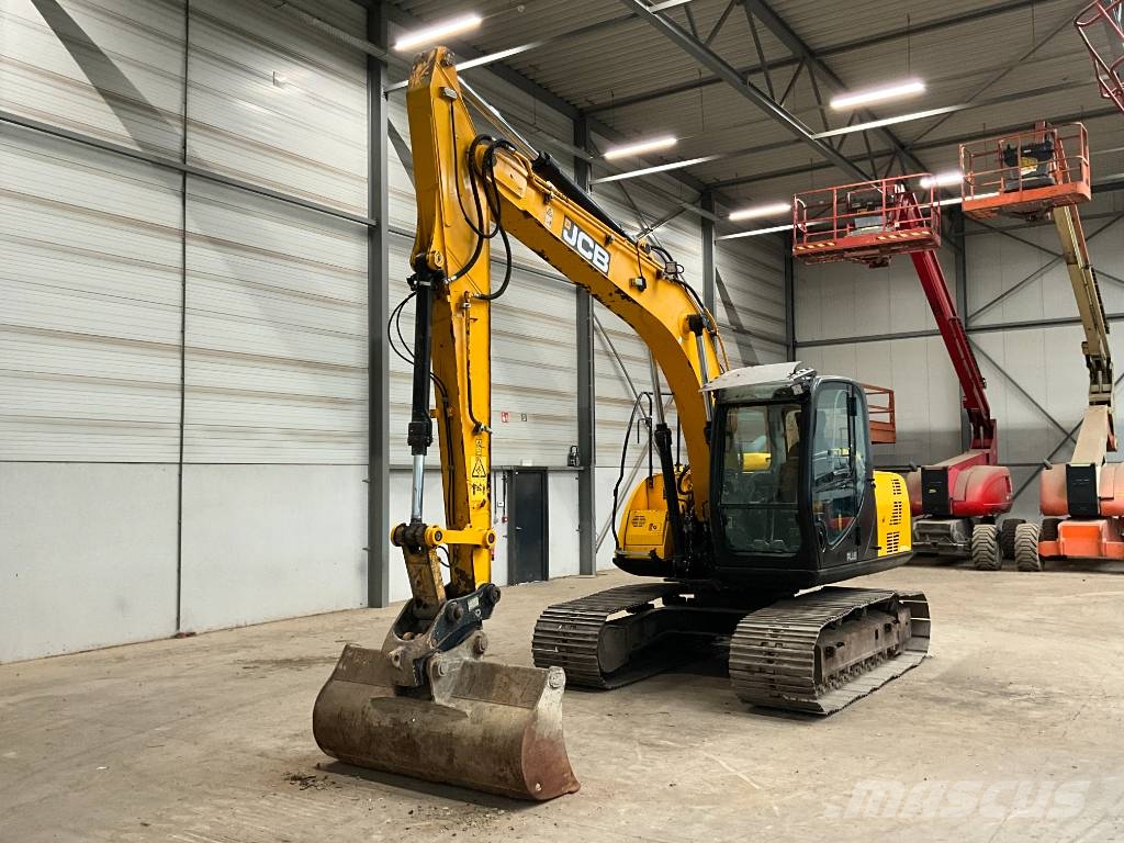 JCB JS 131 LC Paletli ekskavatörler