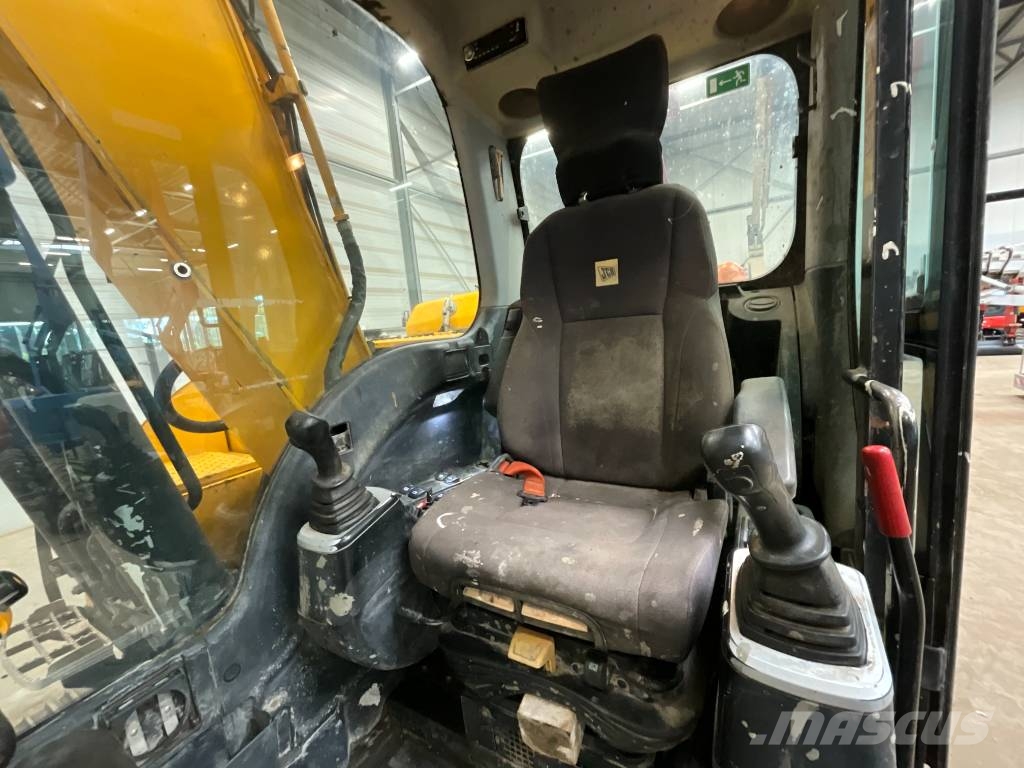 JCB JS 131 LC Paletli ekskavatörler