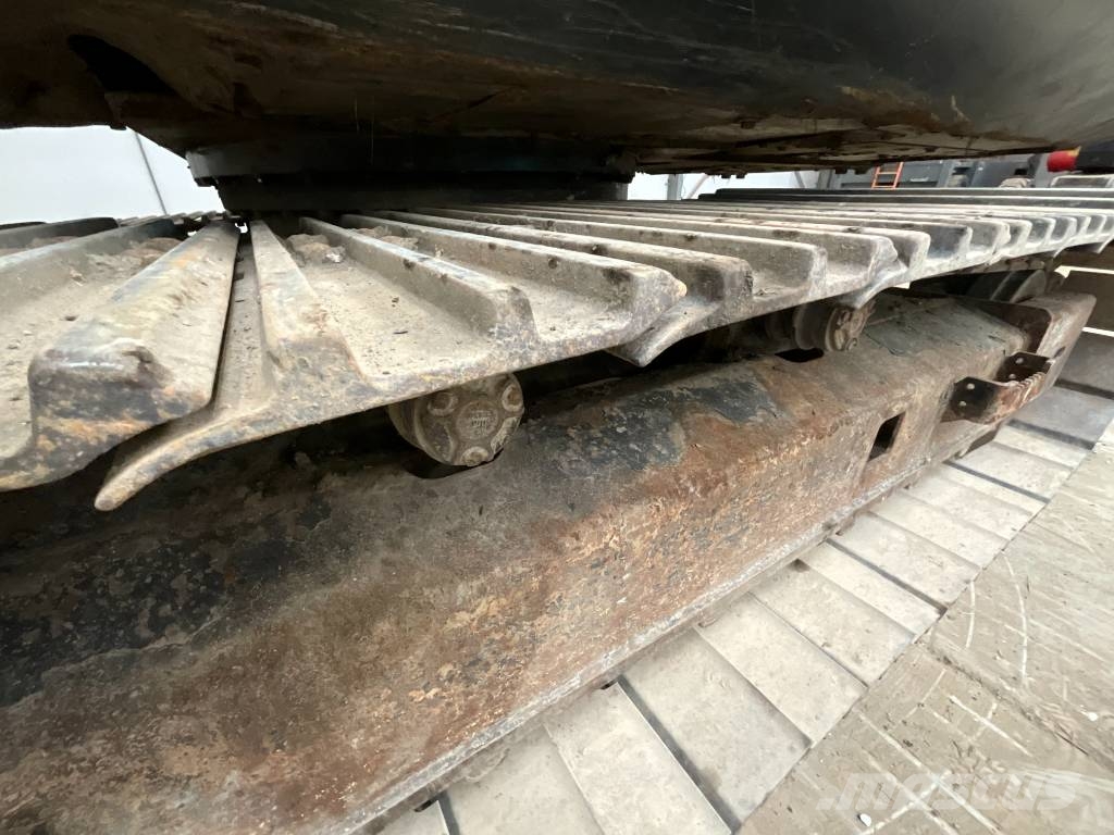 JCB JS 131 LC Paletli ekskavatörler