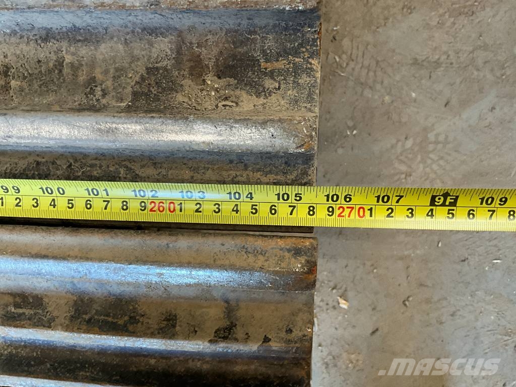 JCB JS 131 LC Paletli ekskavatörler